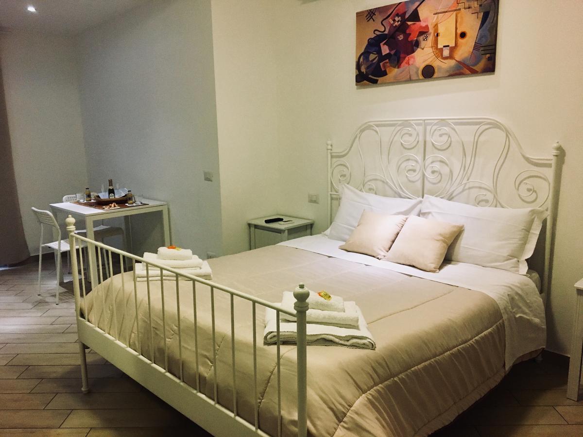 Holiday Garibaldi Napoli Bed & Breakfast Ngoại thất bức ảnh