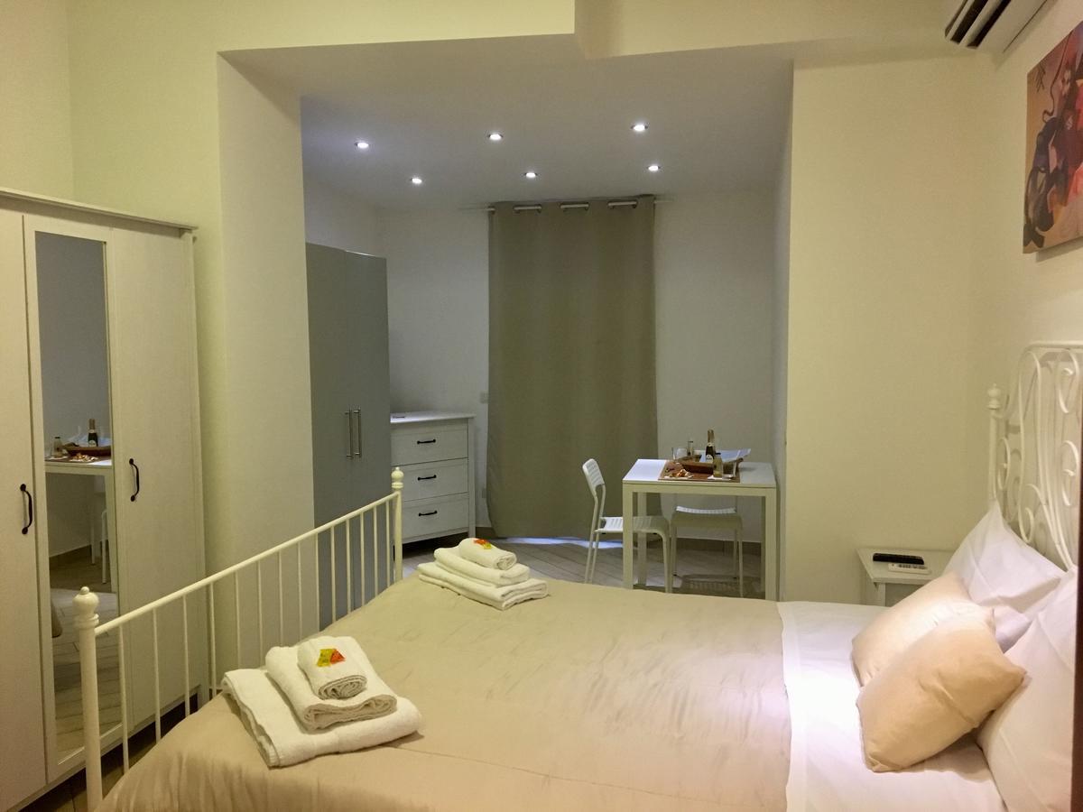 Holiday Garibaldi Napoli Bed & Breakfast Ngoại thất bức ảnh